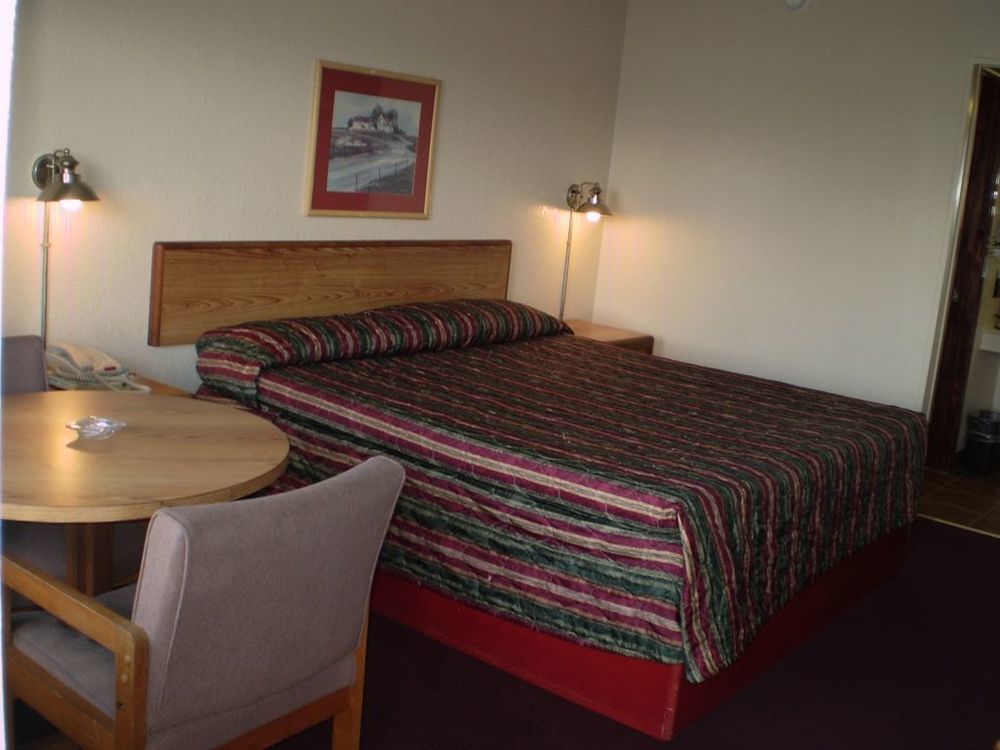 Inn Towne Lodge Fort Smith Room photo